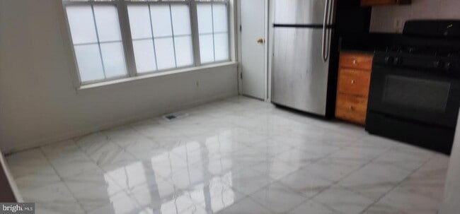 Photo - 21227 Delevan Way