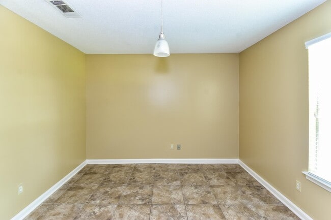 Photo - 1677 Ranmar Dr