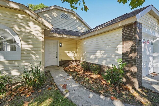 Photo - 123 Edgewater Cir