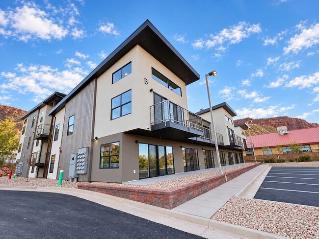 443 Kane Creek Blvd Unit B302