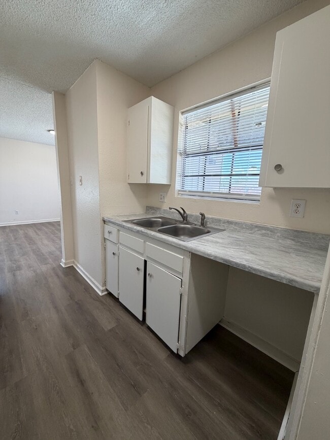 Photo - 501 Sweetbriar St