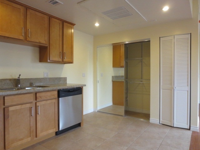 Photo - 14826 Vanowen St Unidad 201