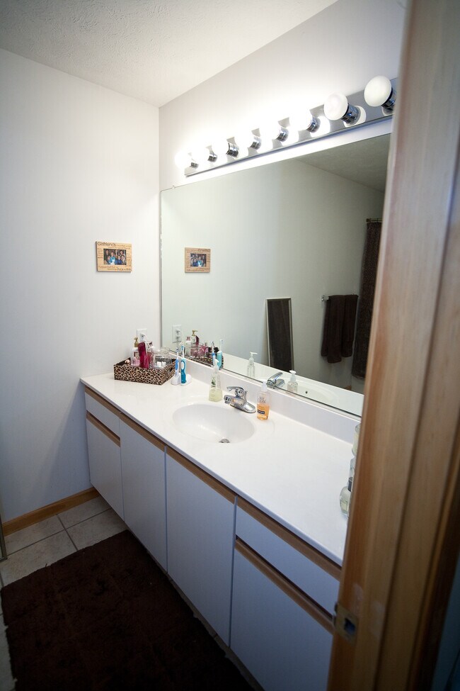 Photo - 85 Yotzonot Dr