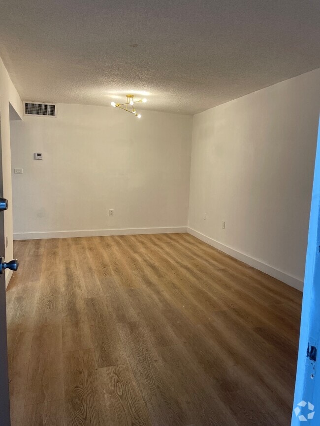 Building Photo - 305 W 68th St Rental