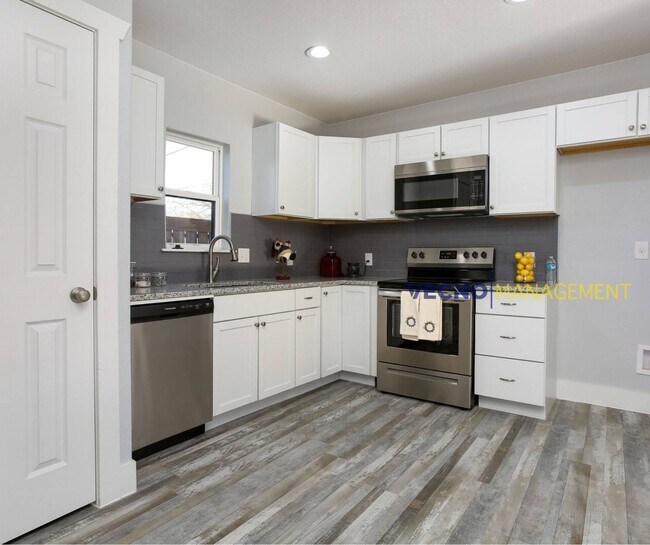 Photo - 129 E Torrey St