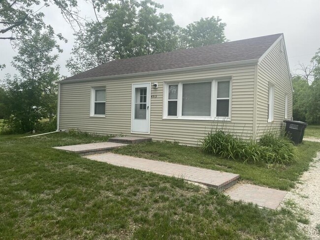 Building Photo - 4913 W Minnesota Ave
