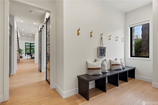 Photo - 5bd/4ba Kirkland Home