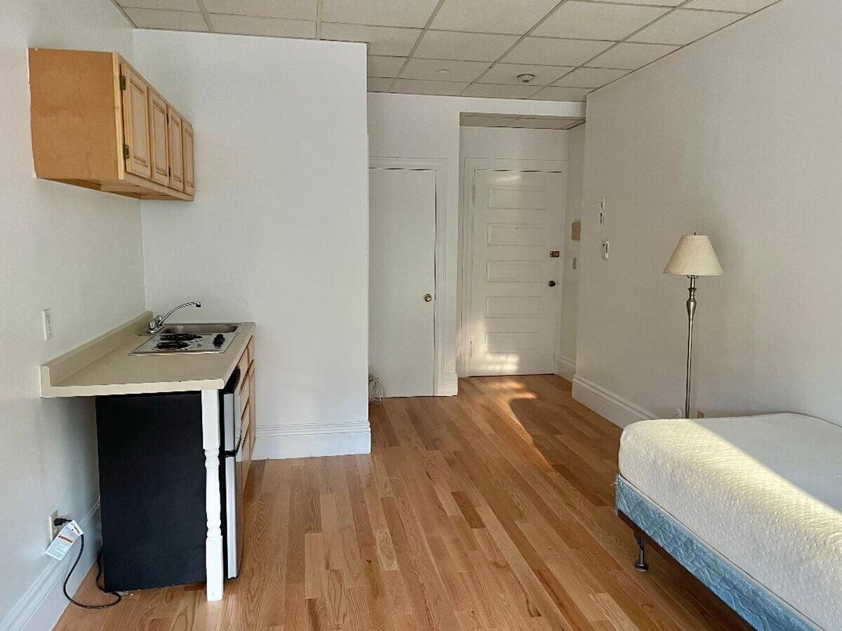 Photo - PERFECT STUDIO IN KENMORE