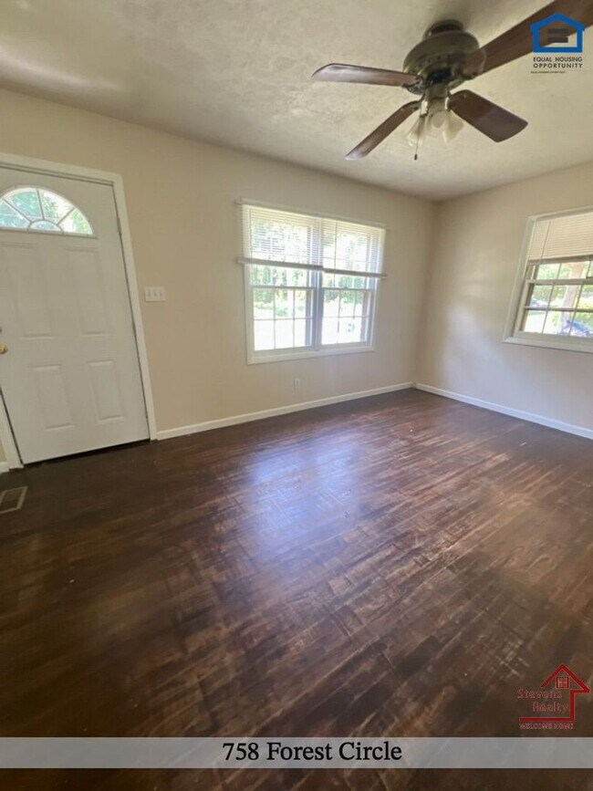 758 Forest Cir