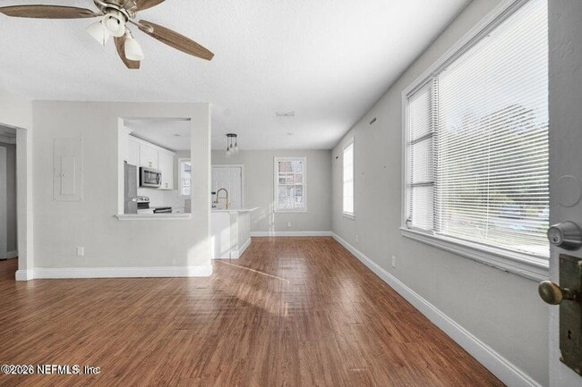 Photo - 2981 Ernest St