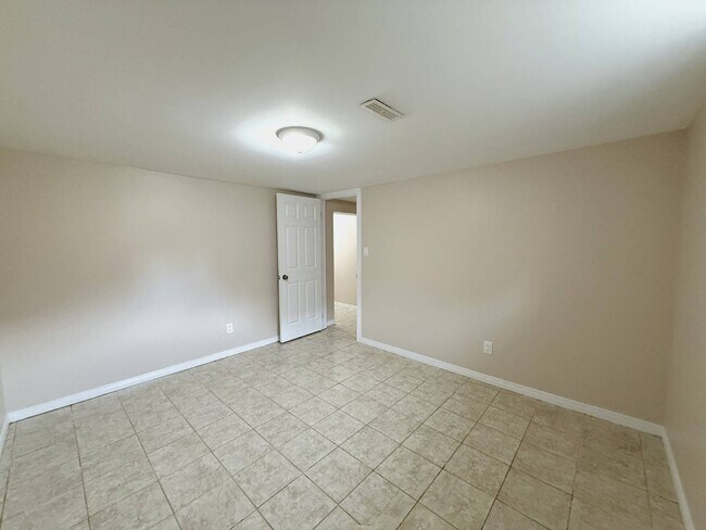 Photo - 220 Ellington Dr Unité BSMT