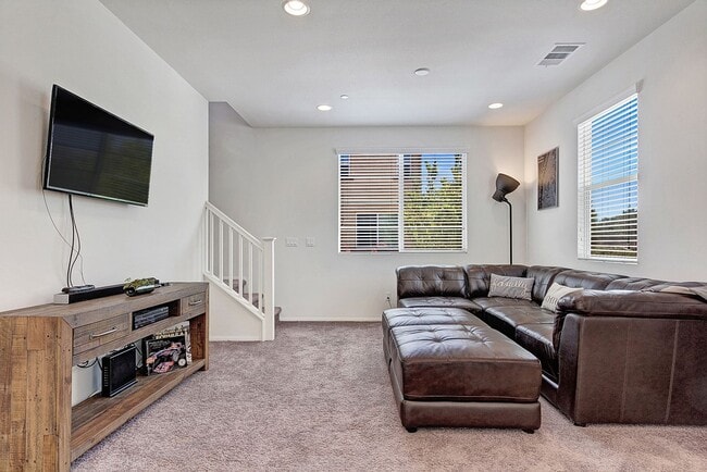 Photo - Lux Townhome 4 Bed 3 Bath 2 Car Garage in Spanish Walk