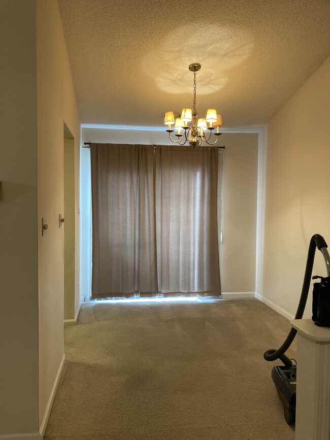 Building Photo - 8924 Cardinal Ter Unit Brentwood Forest Condo