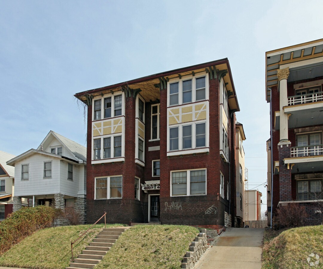 Photo - 4007-4009 Harrison St Apartments