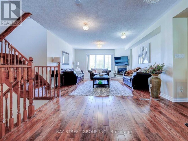 Photo - 152 Leitchcroft Crescent