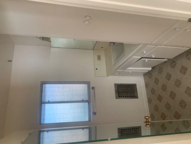 Photo - 18332 Superior St