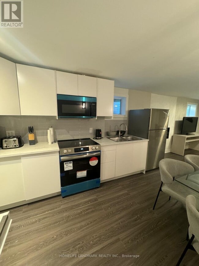 Photo - 94 Houseman Crescent