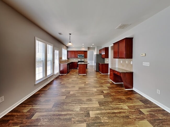 Photo - 755 Earlham Dr