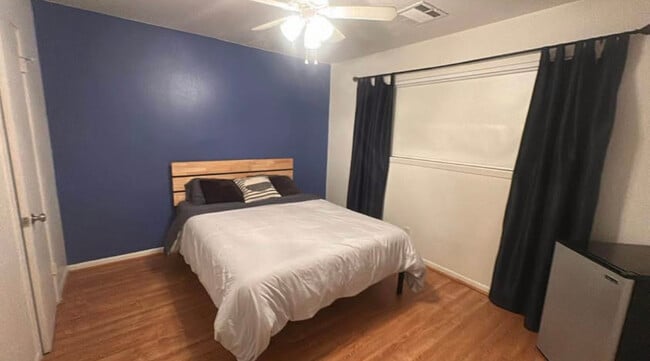 Photo - 223 Bay Colony Dr Unidad Private room with private