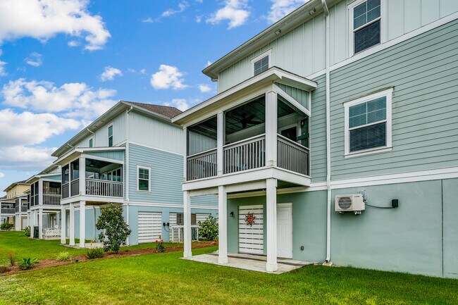 Photo - 6584 Carlinga Dr