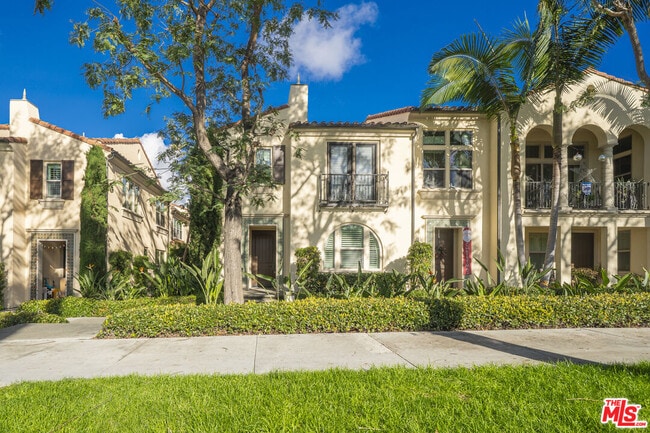 Building Photo - 73 City Stroll