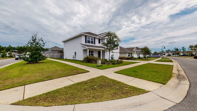 Photo - 5 Bedroom / 3 Bathroom Home in Hammock Bay w/Fenced in Yard