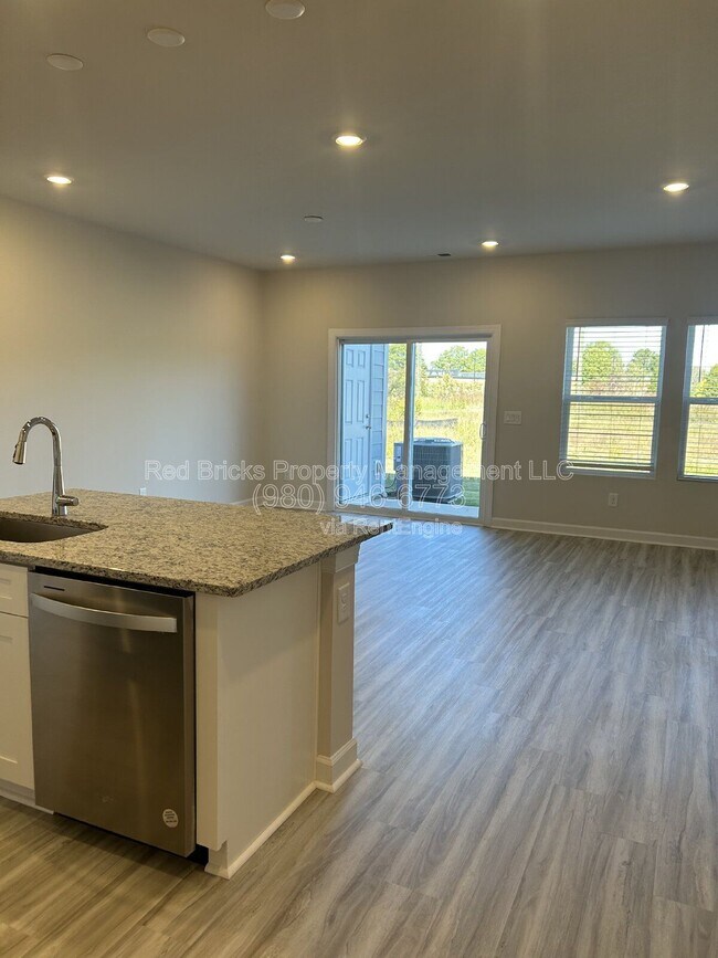 Photo - 1816 Braemar Vlg Dr