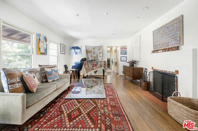 Photo - 5946 Tuxedo Terrace