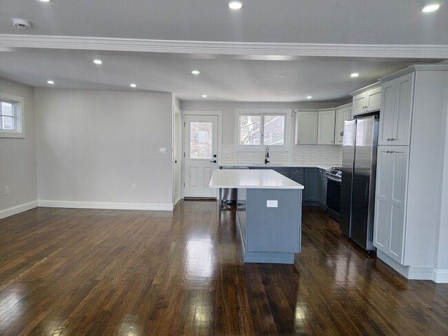 571 Quincy Shore Dr