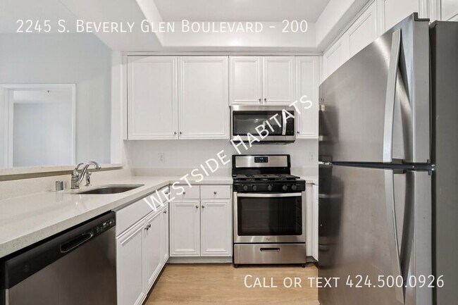 Photo - 2245 S Beverly Glen Blvd Unidad 200