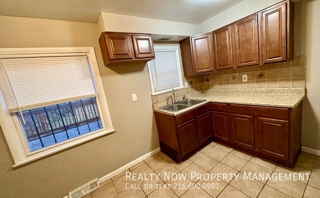 Photo - 16409 Clearview Ave