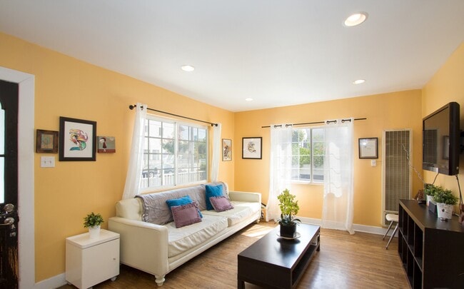 Building Photo - 5960 Lexington Ave