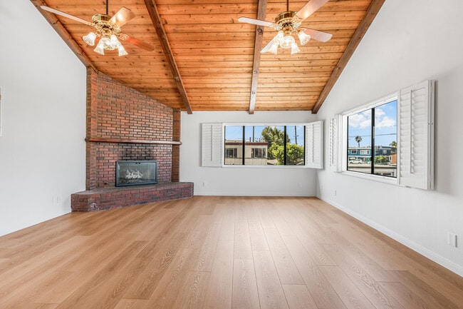Photo - 225 Rossmore Dr