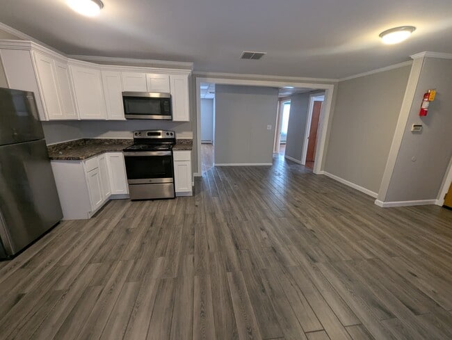 Building Photo - 633 Orange St Unit 1