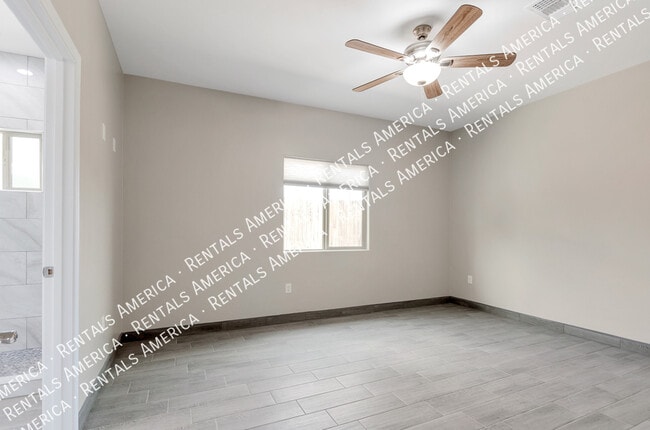 Photo - 820 E 35th St