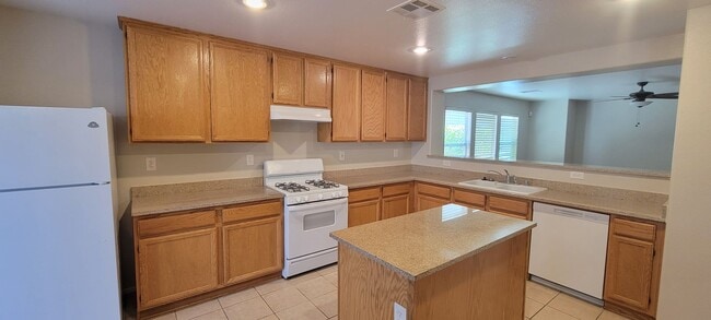 Photo - Executive Living Don't Miss Out 4 bdrm