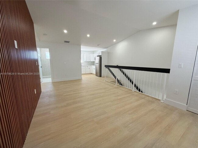 Photo - 3252 W 70th St Unidad 202