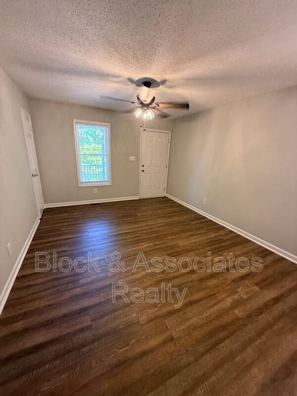 Photo - 746 Breeze Hill Rd