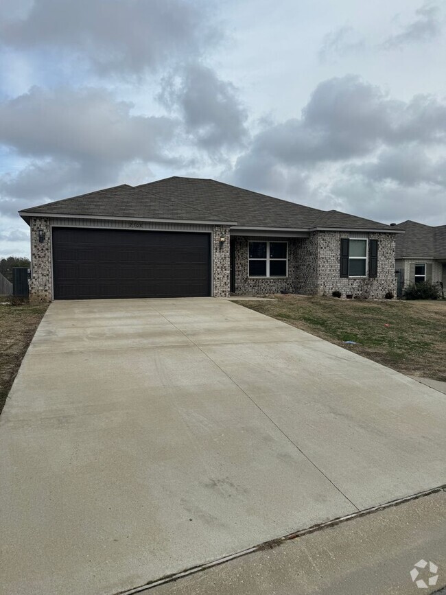 Building Photo - 3 Bed / 2 Bath Available Now! Rental
