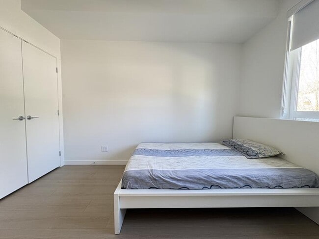 Photo - 1 bedroom in Surrey BC V3T 1A8