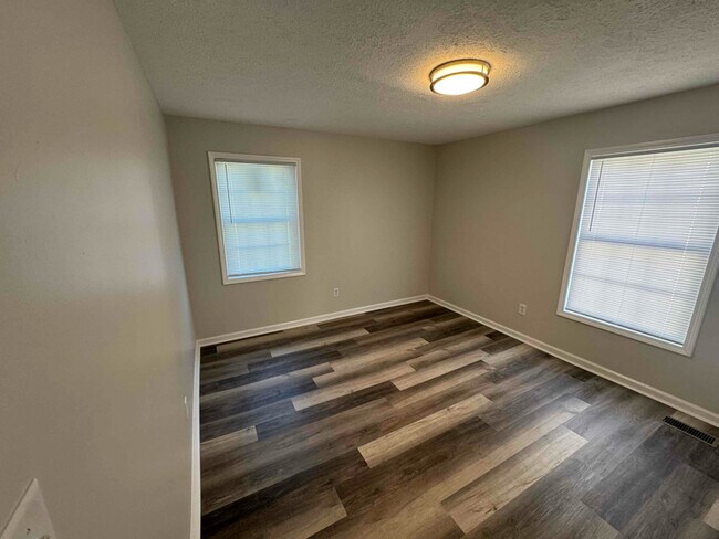 Photo - 1003 W Whitney Ave