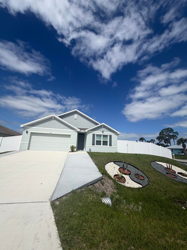 Photo - 2008 Olympia Ave SW