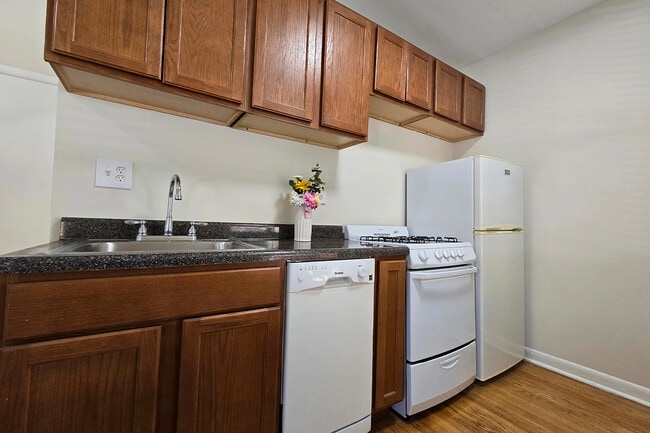 Photo - 917 W Waveland Ave