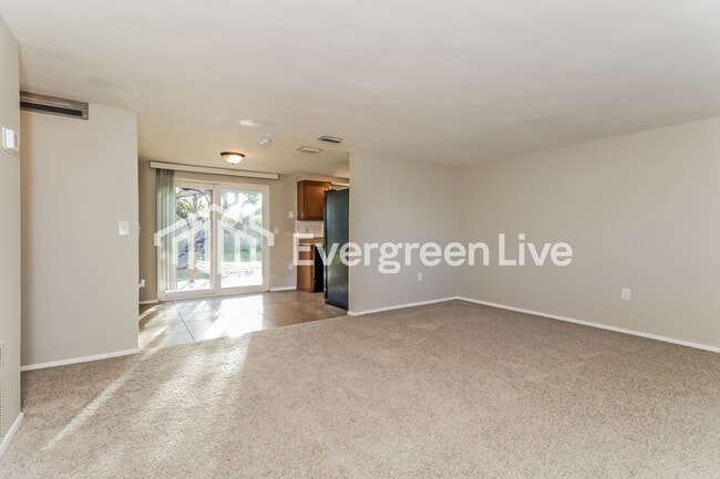 Photo - 3430 Peterborough St