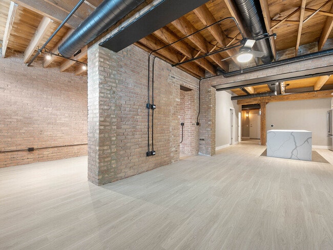 Premium Renovations Living Room - 5th Avenue Station