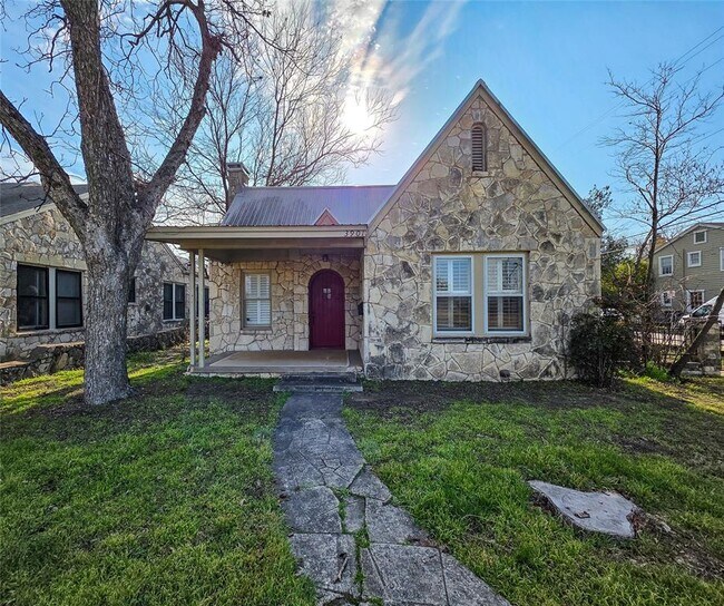 Photo - 3901 Red River St
