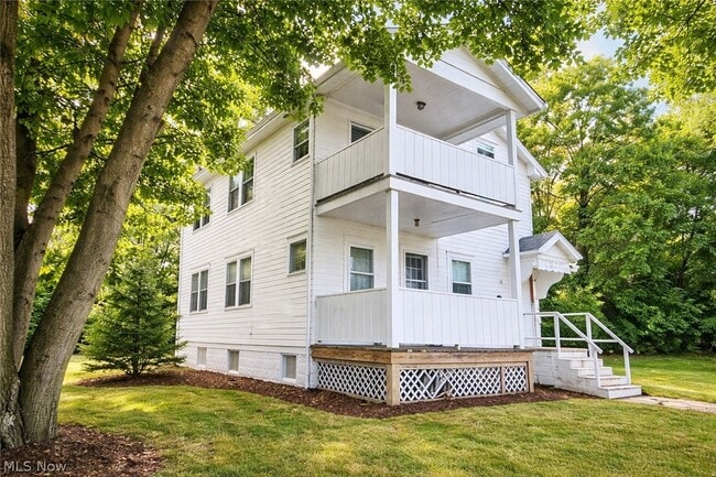 Building Photo - 578 Hoye Ave Unit 1