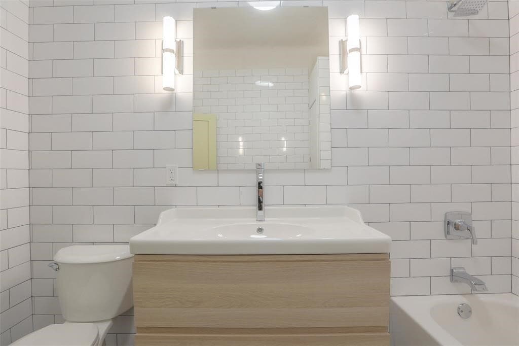 Photo - 1013 E 26th St