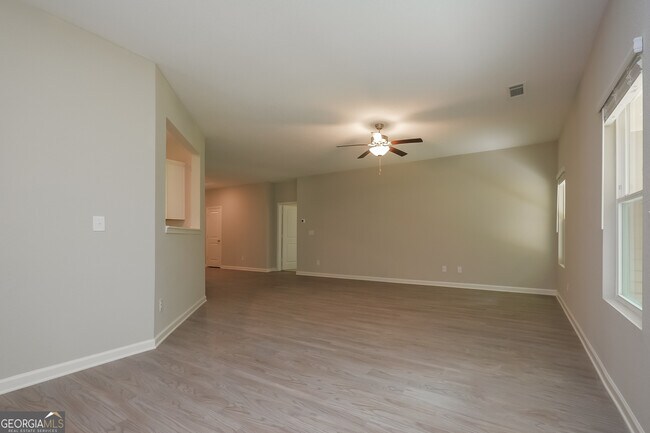 Photo - 75 Katelen Ct