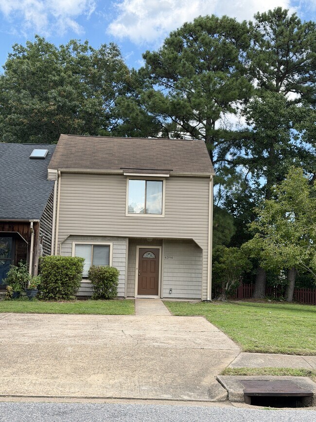 Building Photo - 4396 Silverleaf Dr